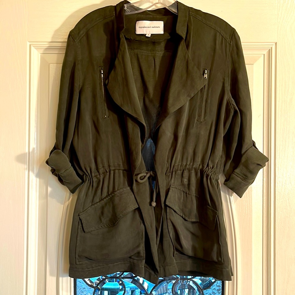 Cupcakes and Cashmere EUC green fun jacket
